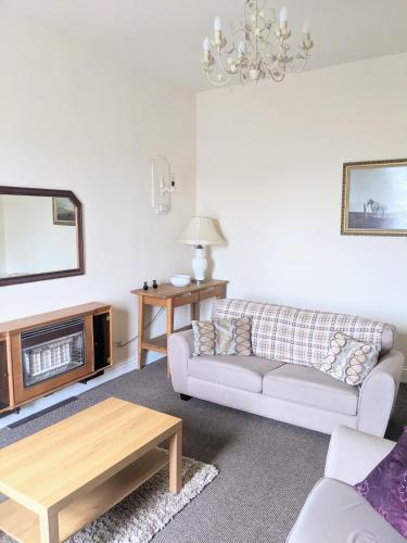 13 Flat 5 Esplanade Gardens Image 3
