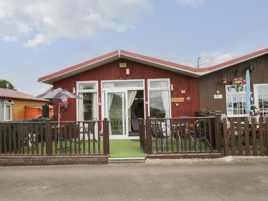 225 Seaside retreat Image 1