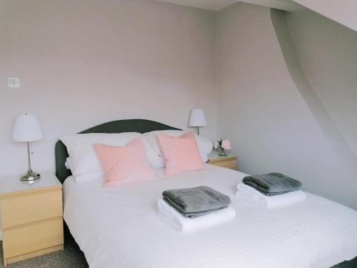 Sunset House - Whitby Townhouse near the sea sleeps 8 Image 3