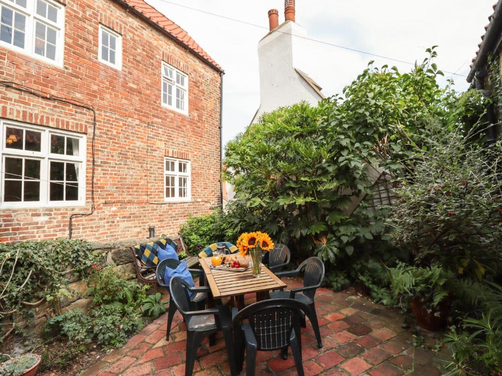 Storm Cottage Image 1