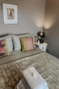 Annie’s cottage , Whitby . Beautiful sea views Image 2