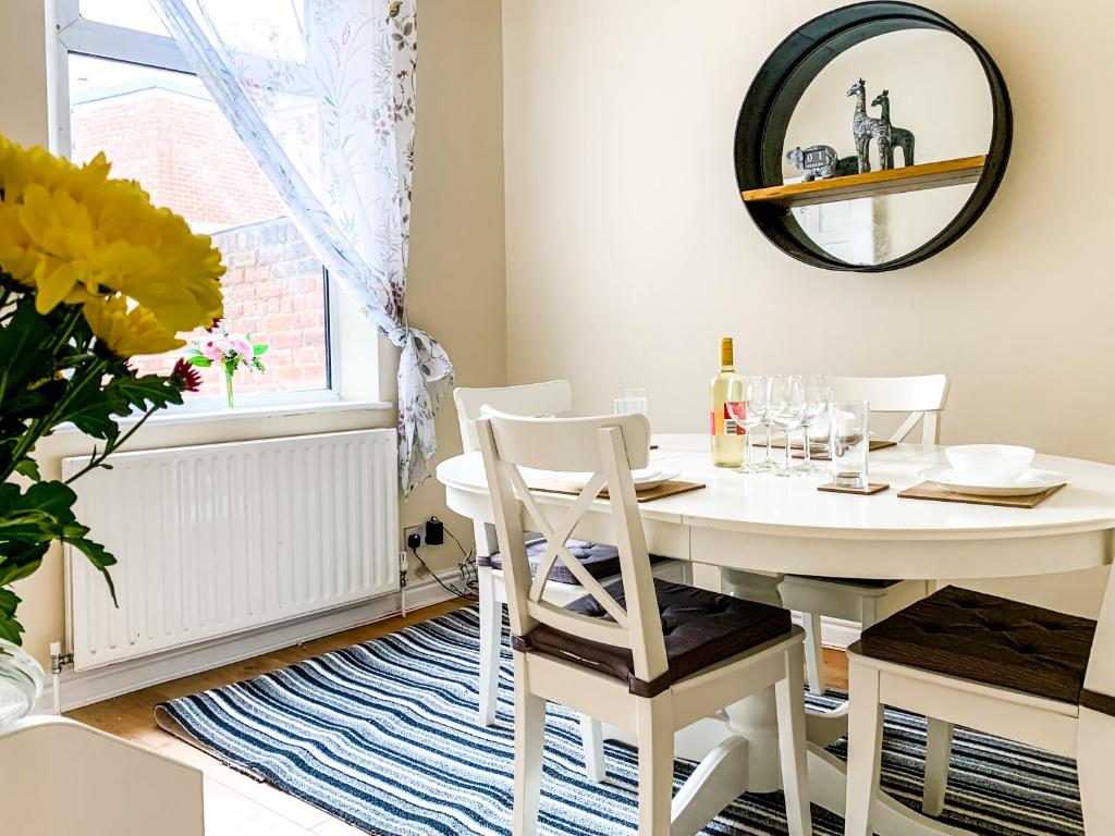 The Warwick - Free Parking - York Victorian House - Holiday Home Image 1
