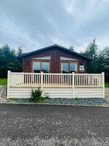 Hunters Lodge With Hot Tub Image 2