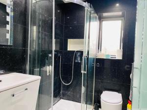 Wow Factor Open Plan 2Bed House, Free Parking & WiFi Image 2
