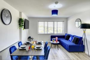 Spacious - PENTHOUSE 2 Bed Apartment with secure allocated parking Image 2