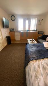 Bv Cosy Studio Eleven At Deighton Huddersfield Image 2