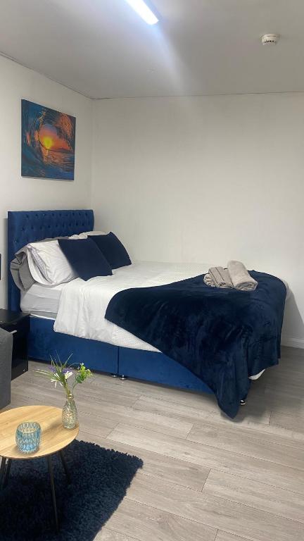 BV Royal Comfy Studio Seven Suite Queensgate Huddersfield Image 1