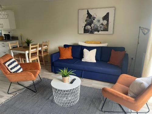 Stunning 3 bedroom home with free parking, free wifi and Netflix, Company workers welcome short term and long term Image 3