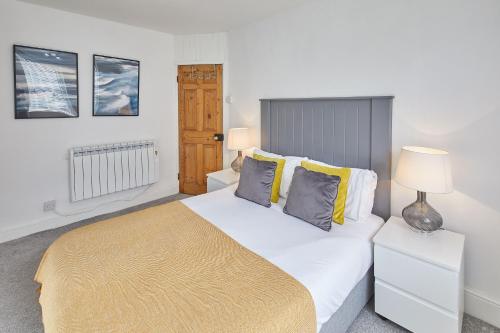 Host & Stay - Ocean Queen Cottage Image 3