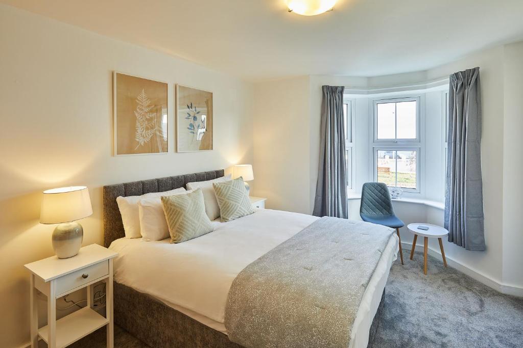 Host & Stay - Royal Sands Image 7