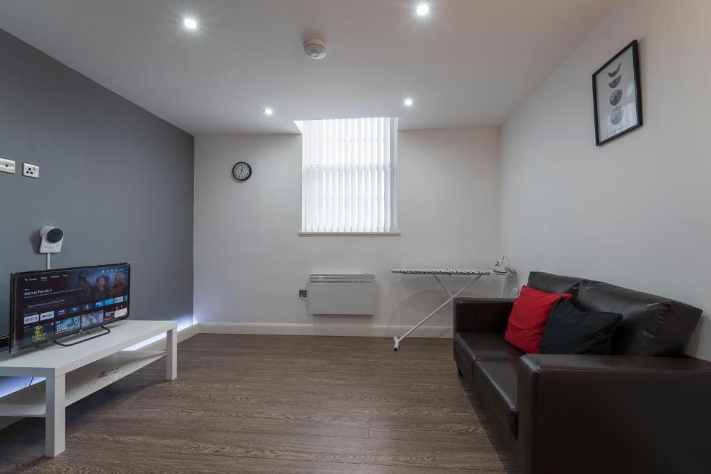 Luke Stays - Peckover Street Image 3