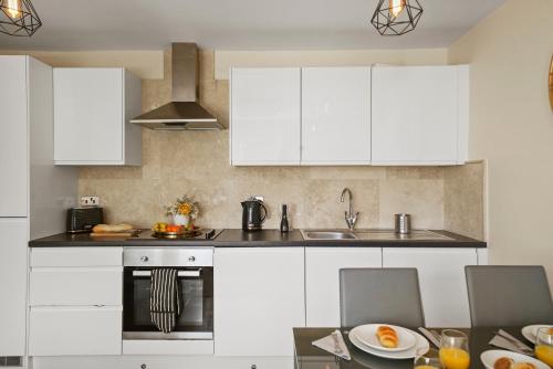 Modern 1 bedroom Catterick Flat w Free Parking Image 3