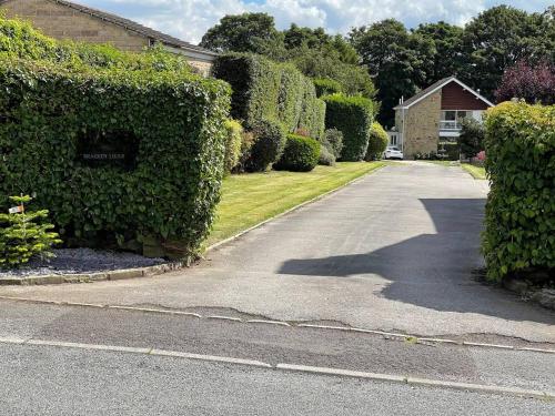 Immaculate 1-Bed Studio in Brighouse Image 2
