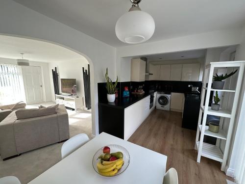 Spacious and stylish 4-bed home ideal for families Image 3