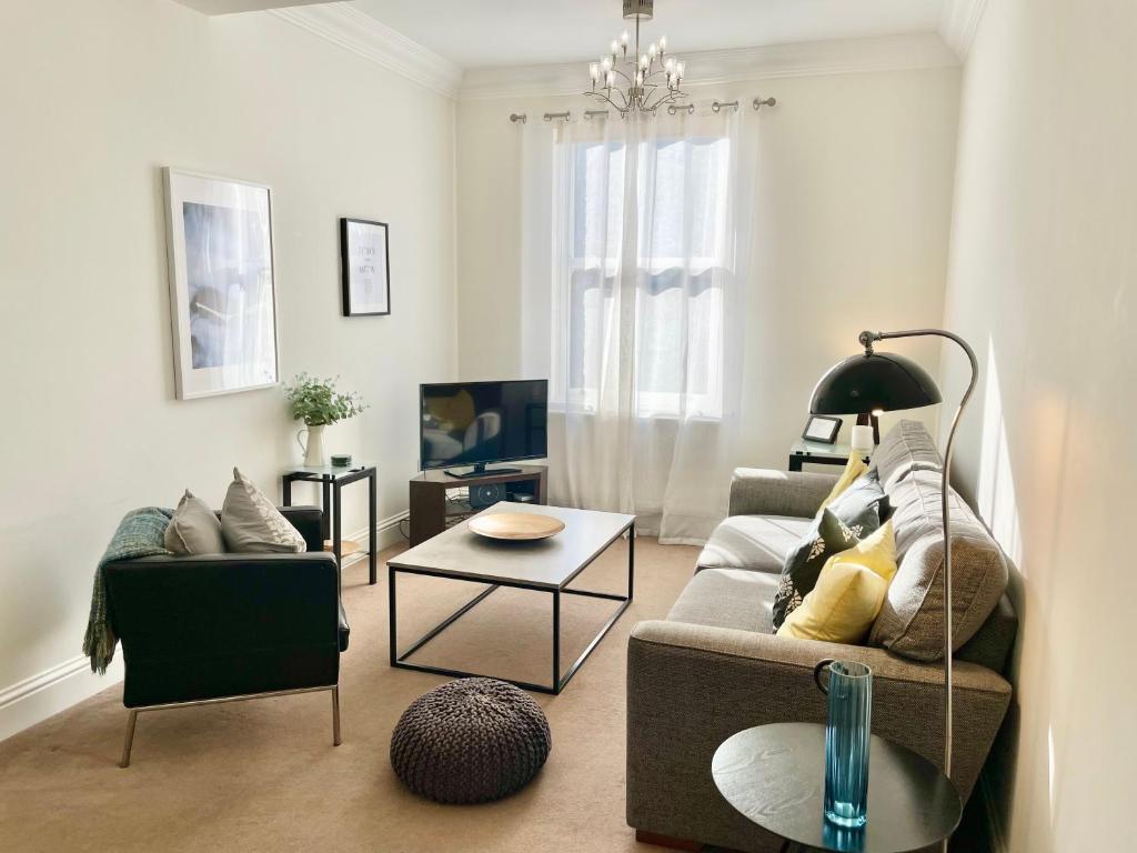 Luxury Apartment 6 Bluebridge with free allocated parking Image 2