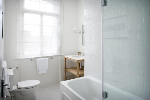 Rooms by Bistrot Pierre at The Crescent Inn Image 3