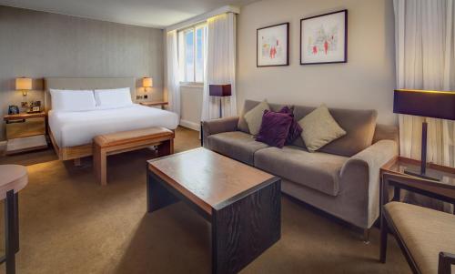 Hilton Leeds City Image 3