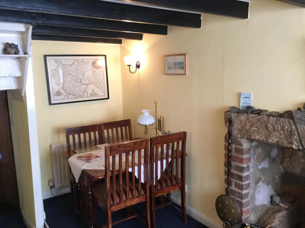 The Cottage, High Street Staithes Image 2
