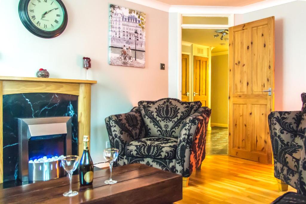 Hullidays - 'Old School Penthouse' Trinity Square Image 9