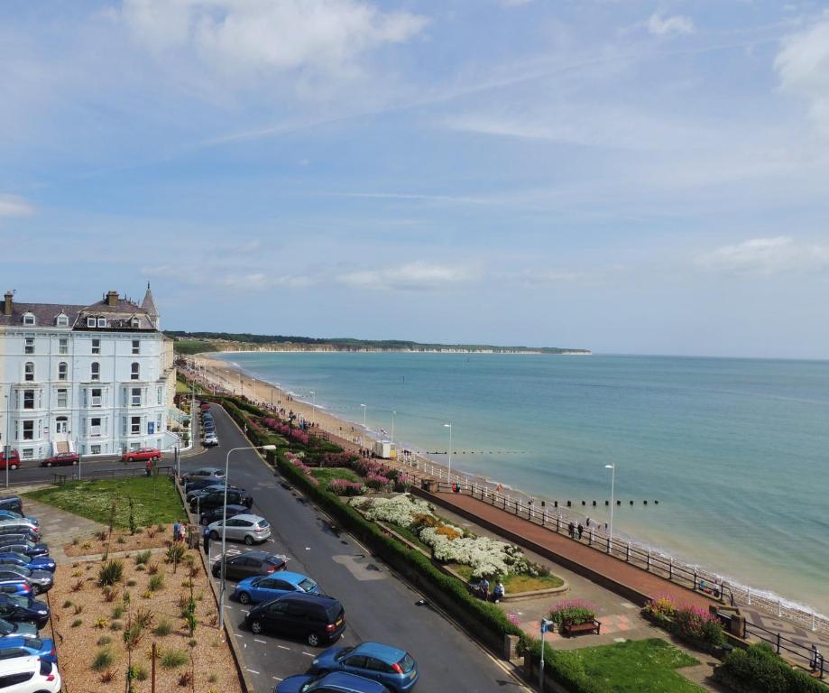 Beaconsfield Holiday Apartments Image 1