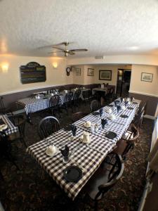 The Fox & Hounds Inn Image 2