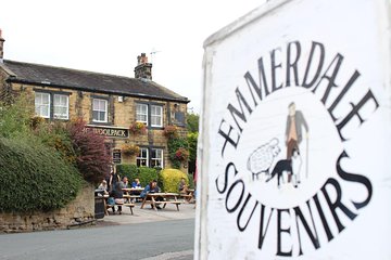 Emmerdale Classic Locations Bus Tour from Leeds Image 1