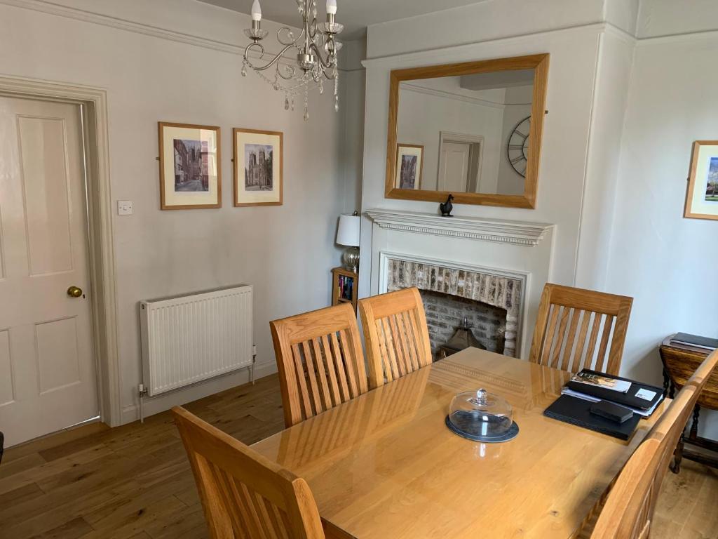 7 Precentor's Court Image 4