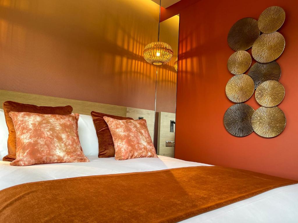 Hex Hotel at Yorkshire Wildlife Park Image 4