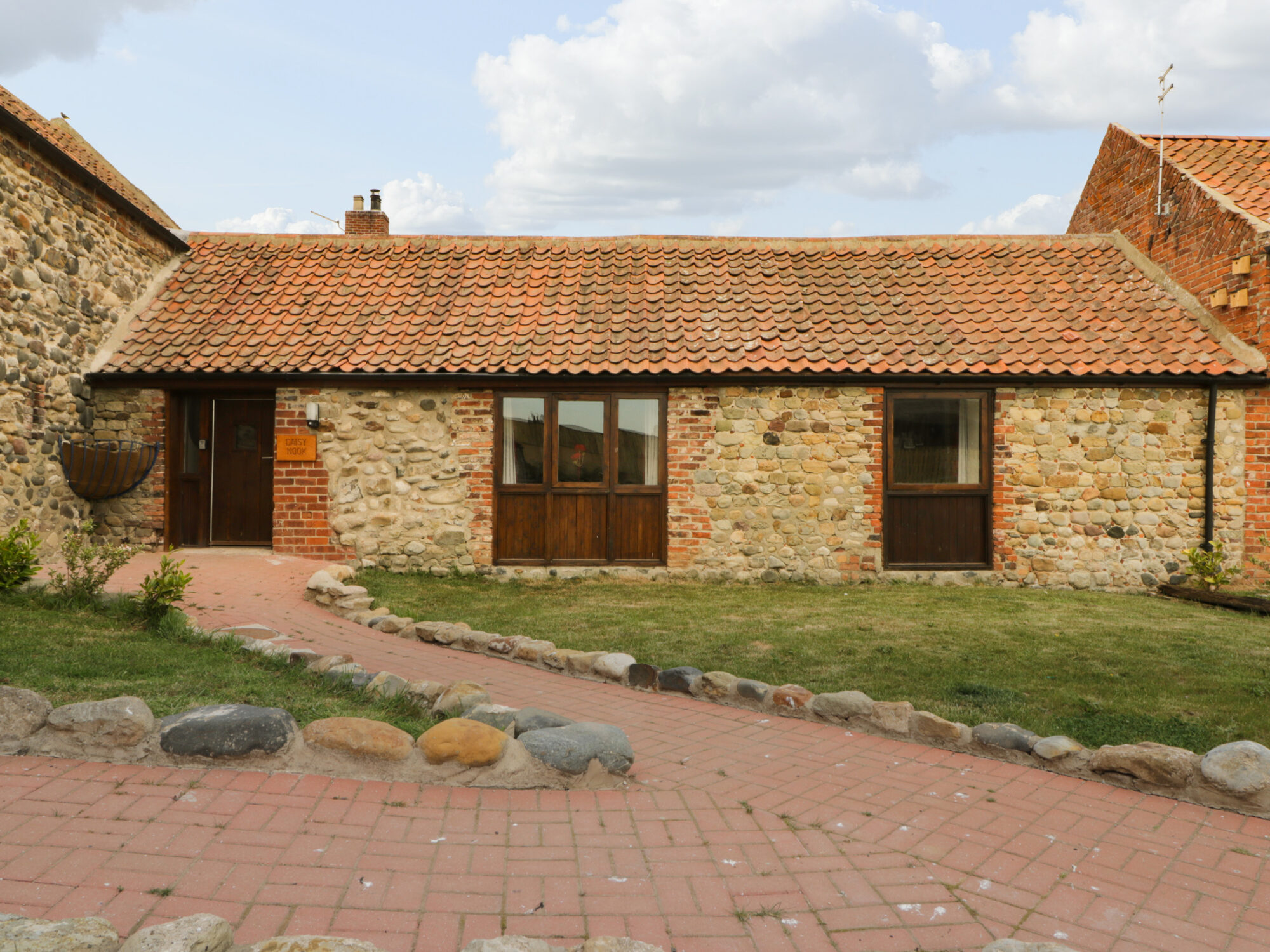 Daisy Nook Image 5