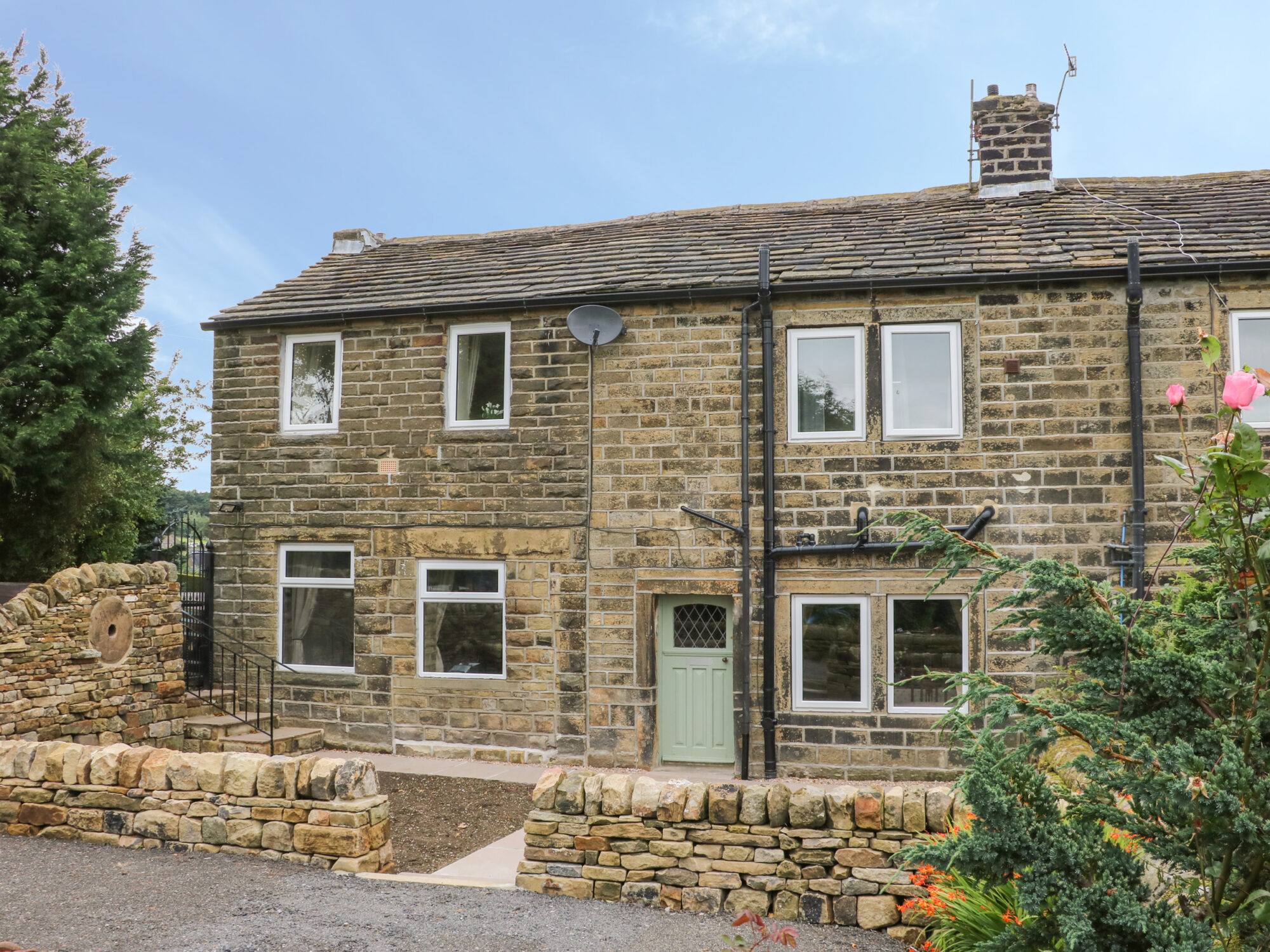 Hill Top Cottage Image 4