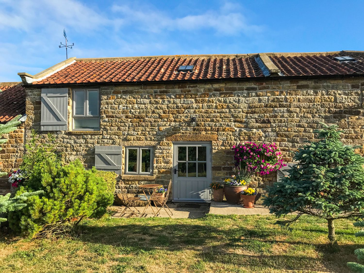 Honeybee Cottage Image 3