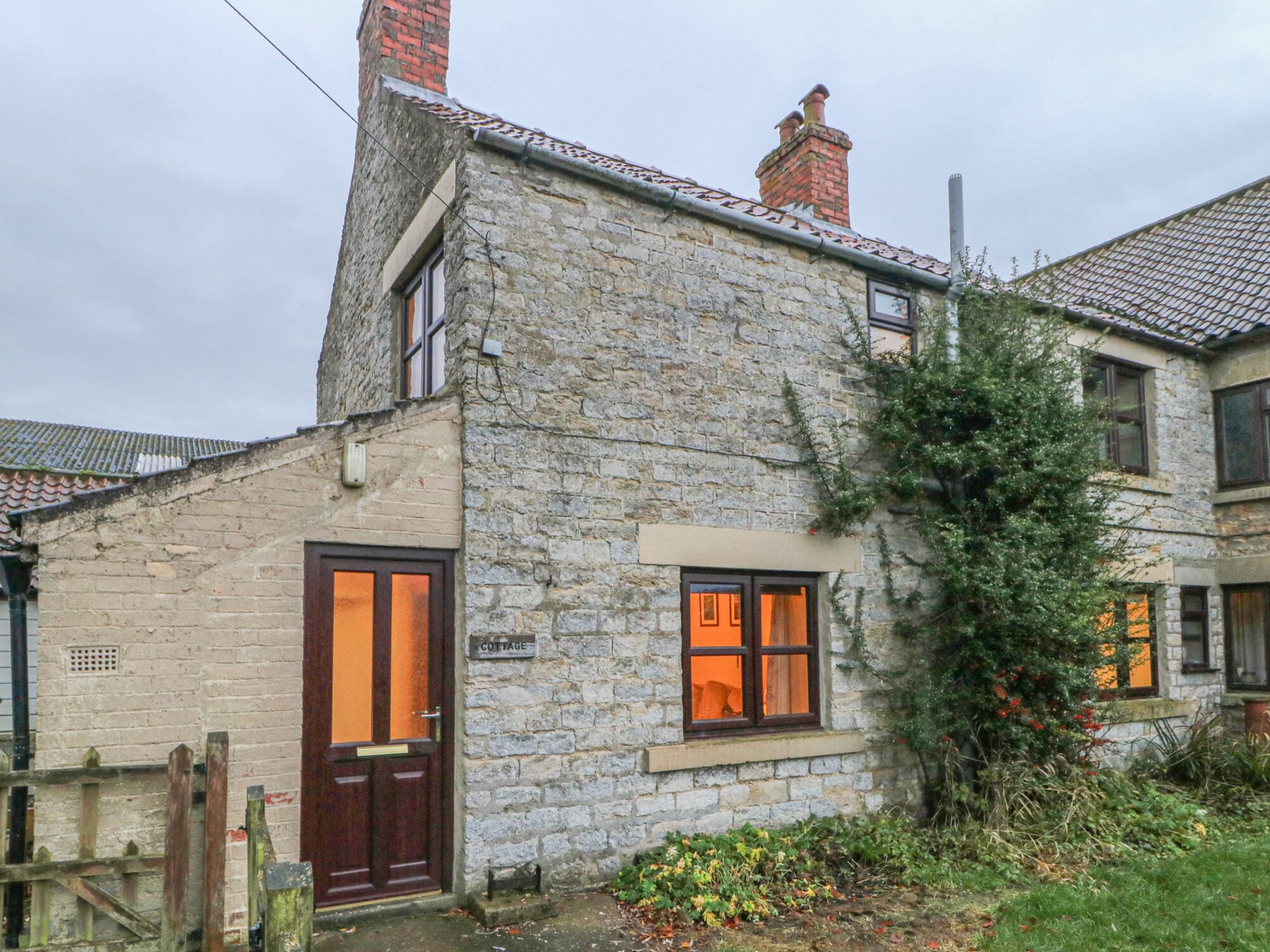Summerfield Farm Cottage Image 1