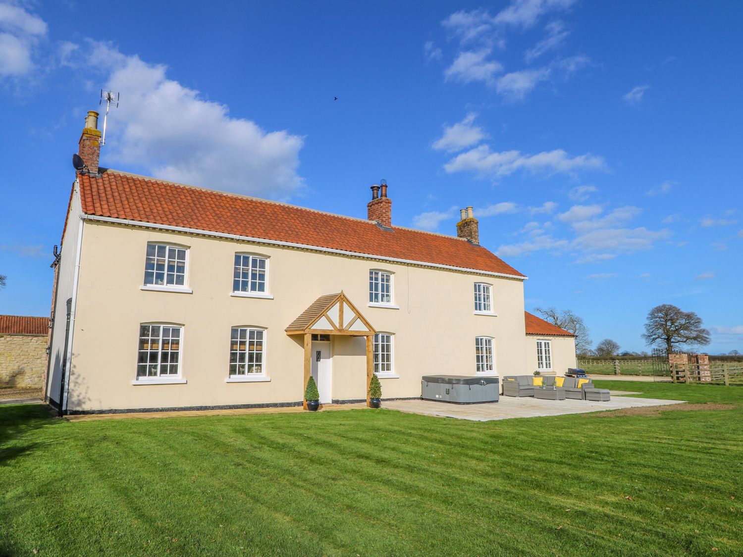 Tuft House Image 4