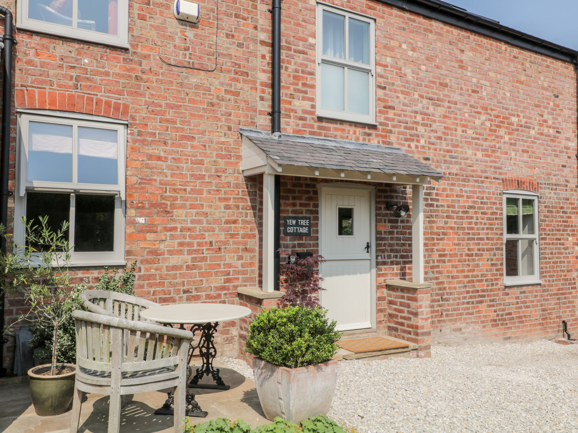 Yew Tree Cottage Image 4