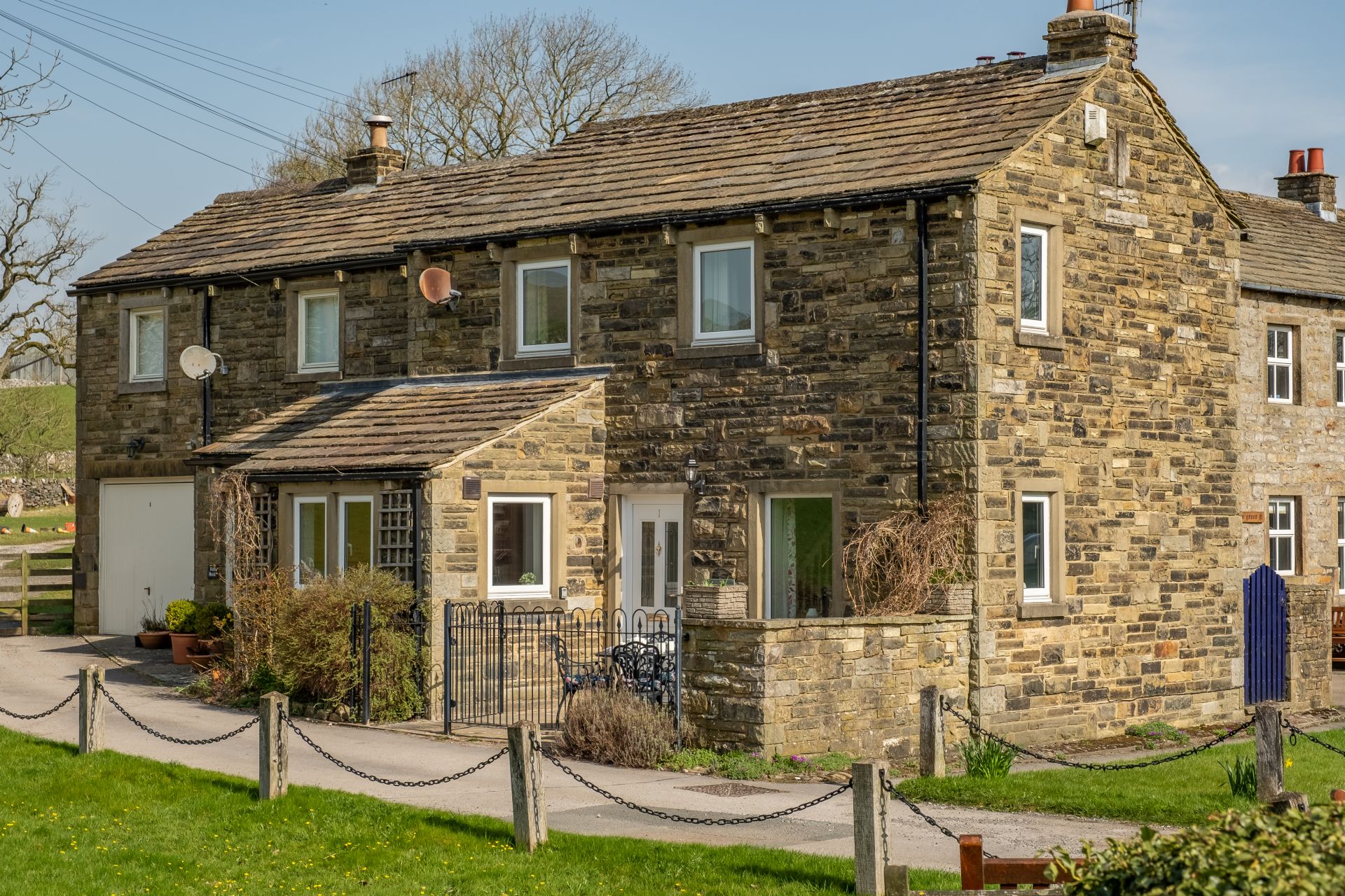 1 Riverside Cottages Image 4