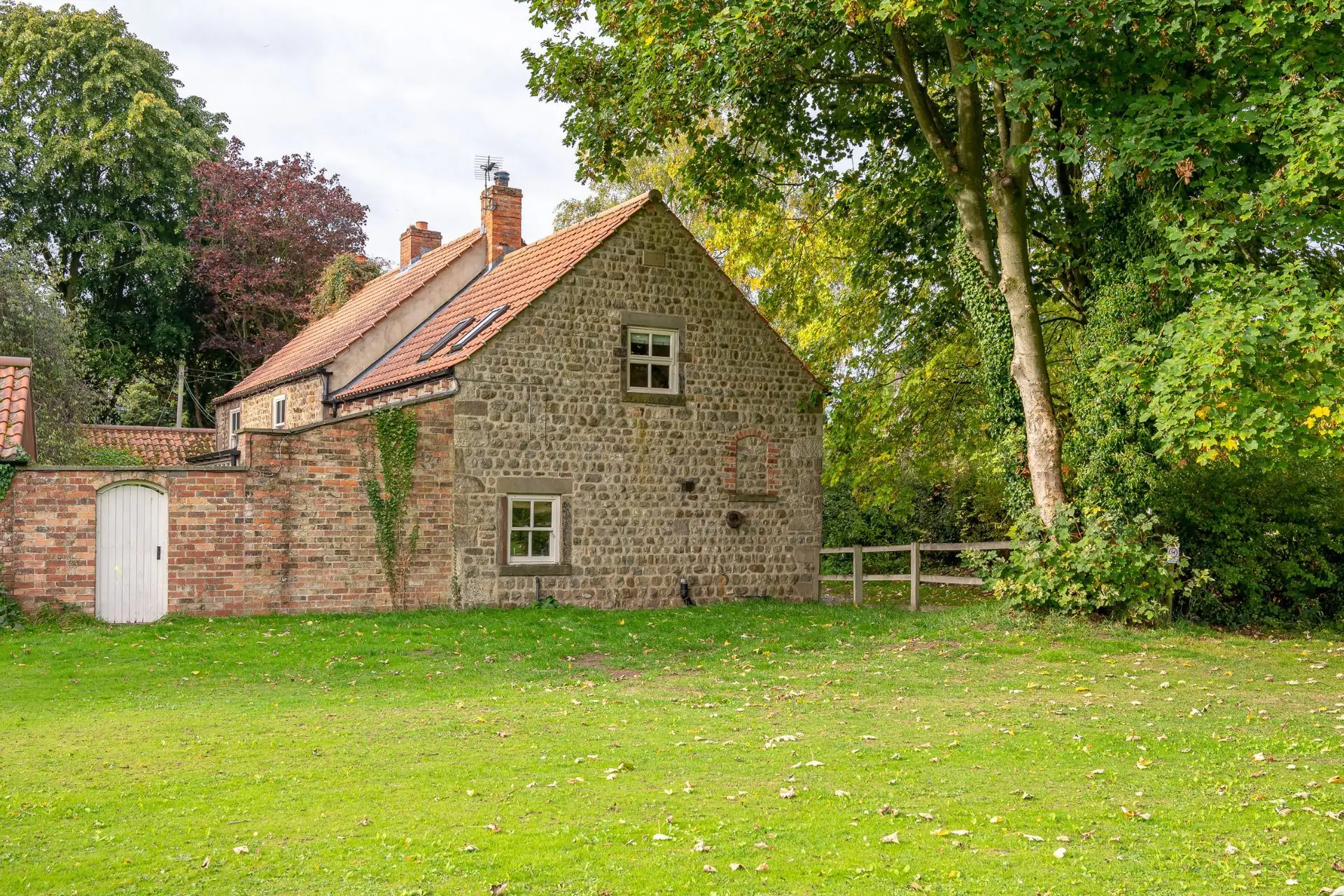 Waterside Cottage Image 2