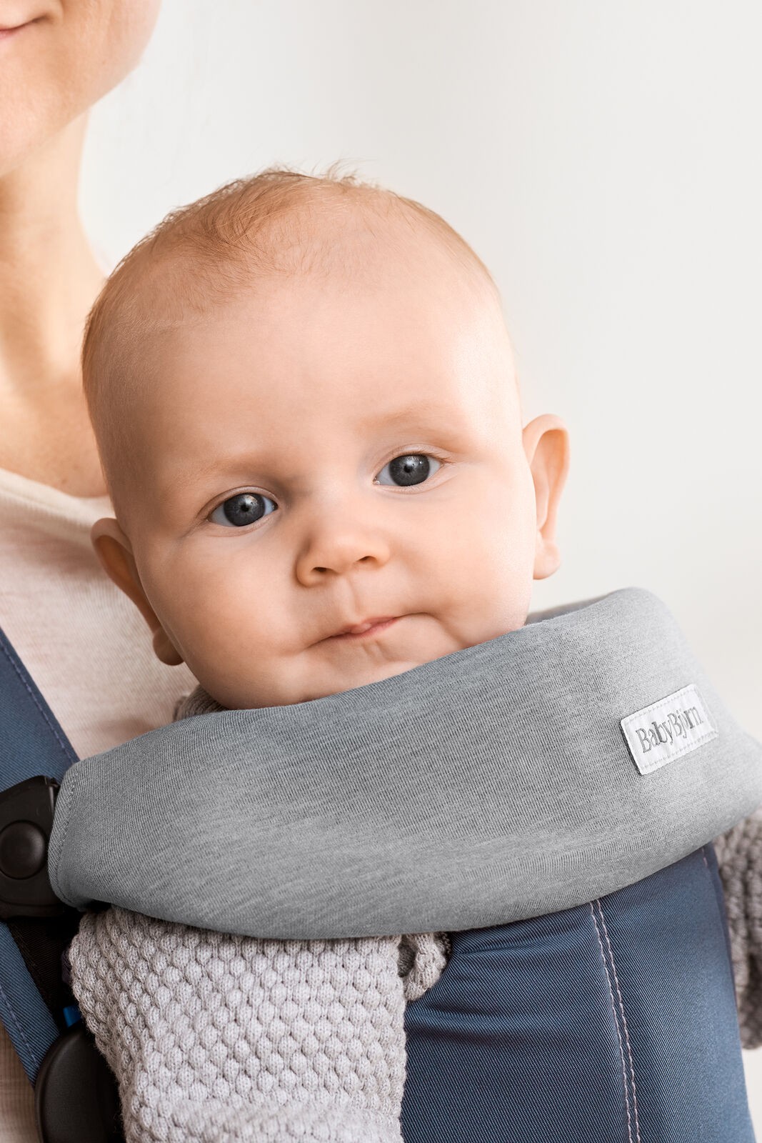BabyBjörn Bib for Mini/Move - Light Grey (2025) - image 2