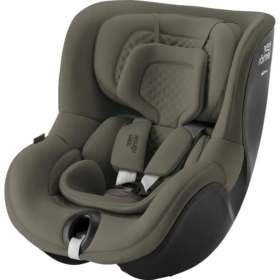Drehbarer Kinderautositz Dualfix 5Z in Lux Urban Olive, mit gepolstertem, quilted Design, verstellbaren Gurten und einer stabilen, schwarzen Basis.