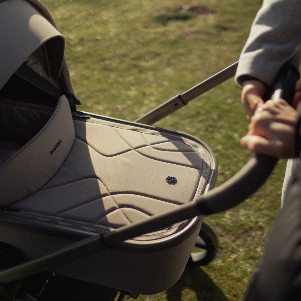 Venicci Upline 2 Stroller, Carrycot + Accessories- SE Powder - image 2