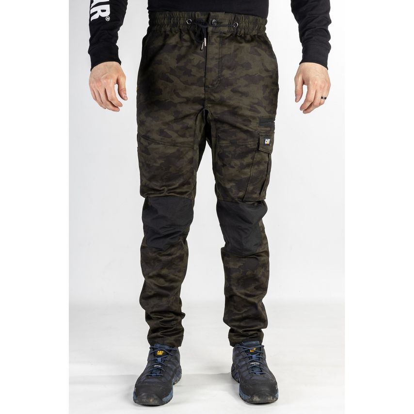 Men's dynamic trousers in night camo featuring a dark green and black camouflage pattern, elastic waistband, and side pockets, made from durable material suitable for outdoor activities.
