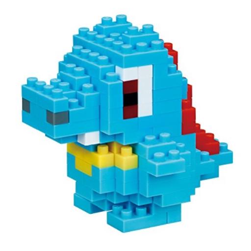 Blue and yellow Nanoblock figure of Totodile, a small dinosaur-like Pokémon, featuring red dorsal fins and a blocky design typical of Nanoblock construction toys.