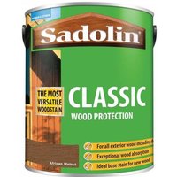 Green Sadolin Classic Wood Protection can, African Walnut, 5 Litre, with woodgrain and product benefits on label.