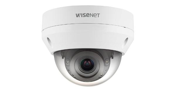 White vandal dome camera with a clear dome and a motorized vari-focal lens, featuring the Wisenet logo, designed for outdoor surveillance.