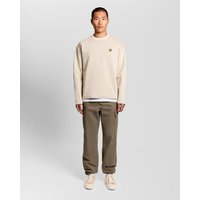 Green Lyle & Scott men's cuffed cargo trousers with side pockets and elasticated cuffs.