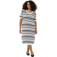 Black and white zigzag patterned women's dress with short sleeves and knee-length hem by KAFFE Curve Ania.