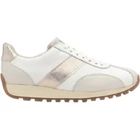 White leather trainers with metallic accents, beige sole, lace-up front, and textured grip by Ryłko Patty.