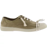 Beige women's trainers with white laces, rubber sole, and canvas upper by Victoria 110.