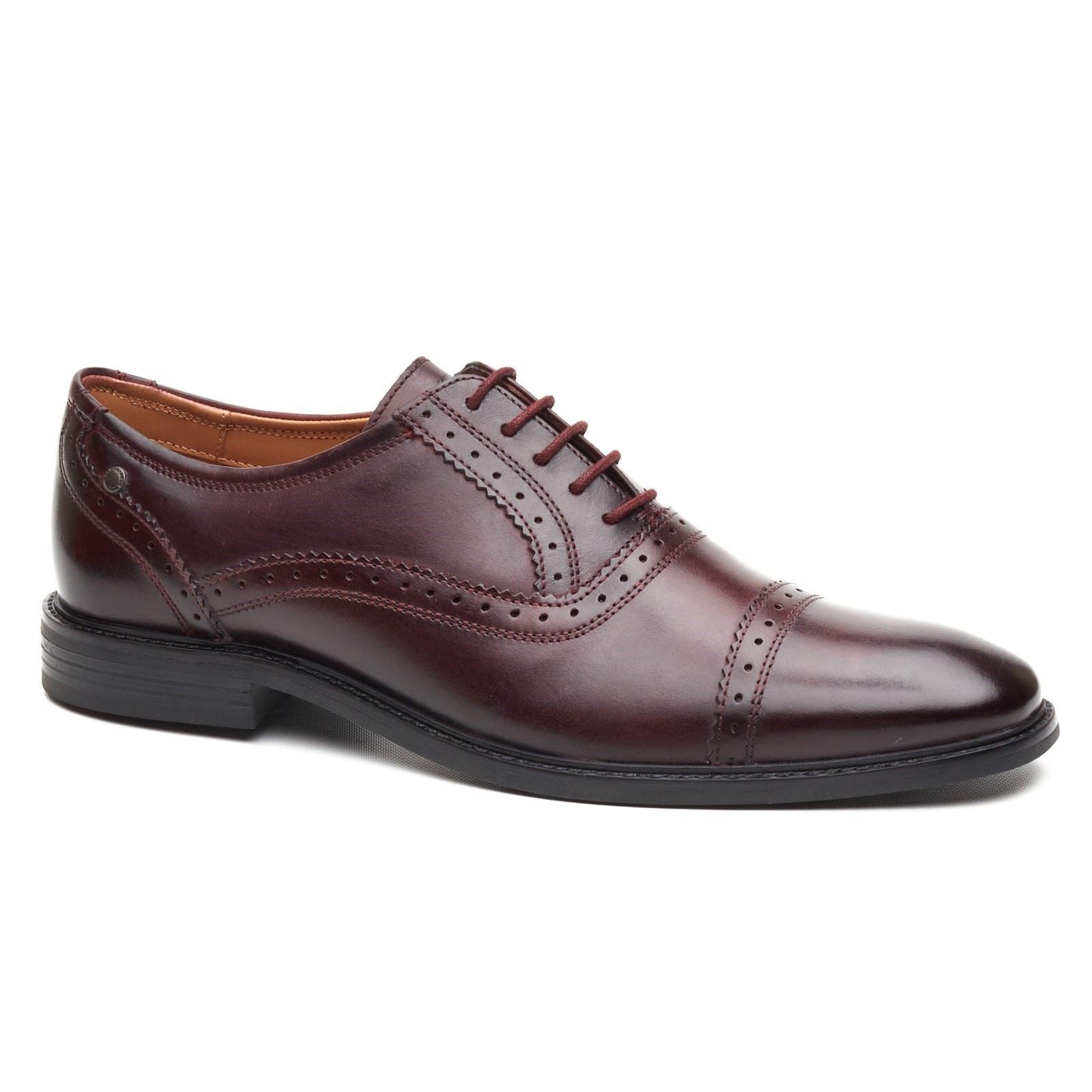 Bordo leather Oxford shoes with brogue detailing, featuring a sleek design, lace-up closure, and a polished finish, ideal for formal occasions.