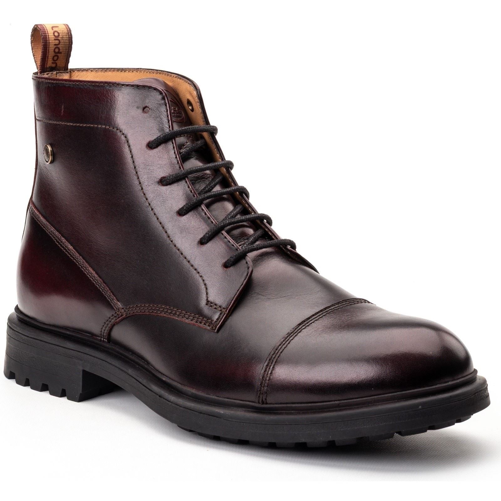 Bordo leather ankle boots featuring a cap toe, lace-up design, and a sturdy rubber sole, with a branded pull tab at the back for easy wear.