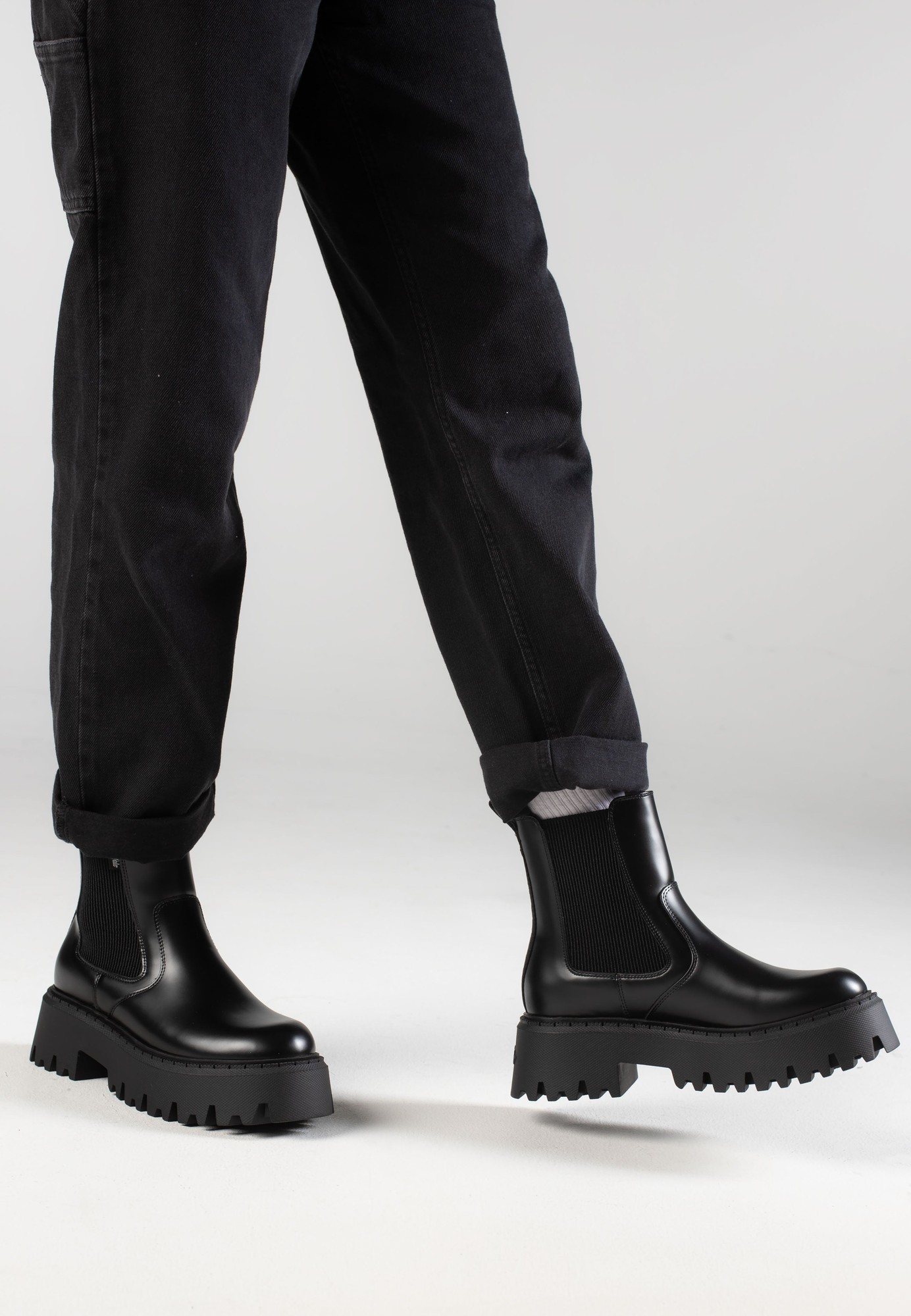 Buffalo Aspen Chelsea Women's Black Boots - image 2
